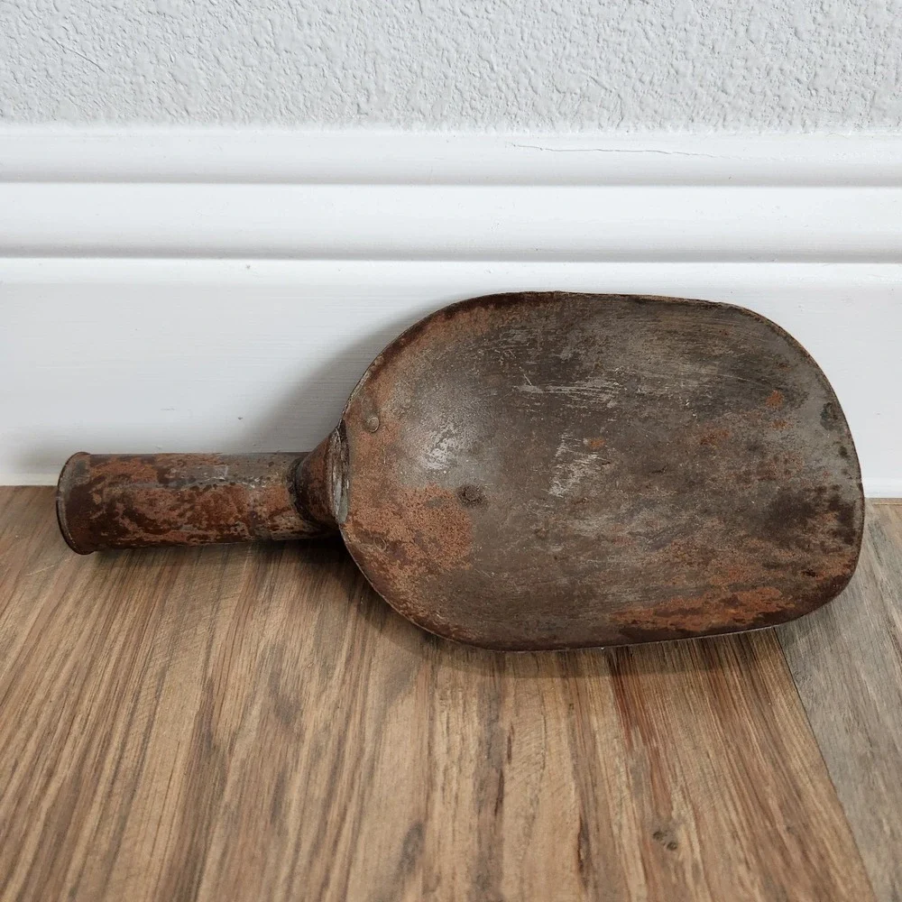 VTG Rusty‎ Crusty Metal Galvanized Grain Seed Feed LARGE SCOOP Farmhouse Decor